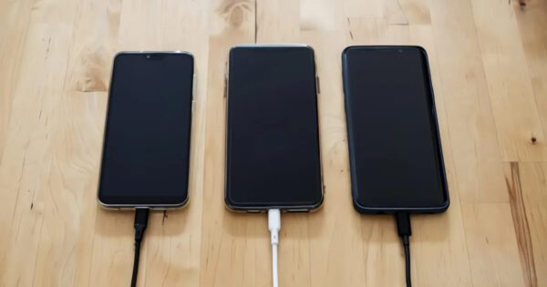 smartphone-in-carica-di-notte-ecco-come-non-sprecare-energia-e-soldi