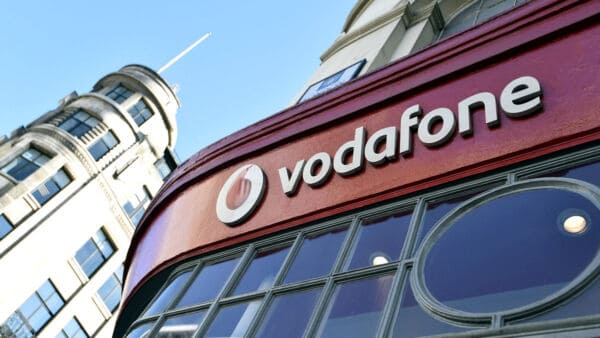 vodafone-lancia-infinity-12-mesi-gratis-connessione-illimitata-e-5g-per-un-anno