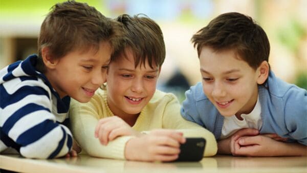 Social, arriva le legge che ne vieta l'utilizzo ai minori di 13 anni