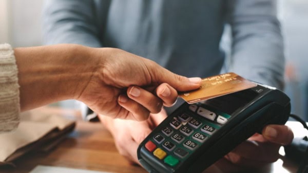 Pagamenti elettronici: sigarette, francobolli e marche da bollo pagabili col POS