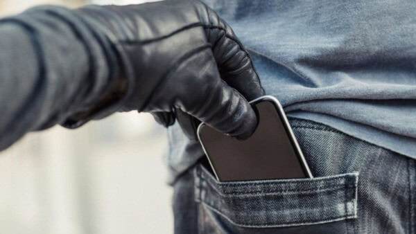 Smartphone, cosa fare in caso di furto