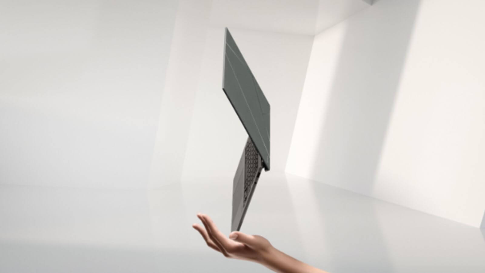 Asus Zenbook S 13 OLED, il portatile OLED più sottile, è oggi disponibile