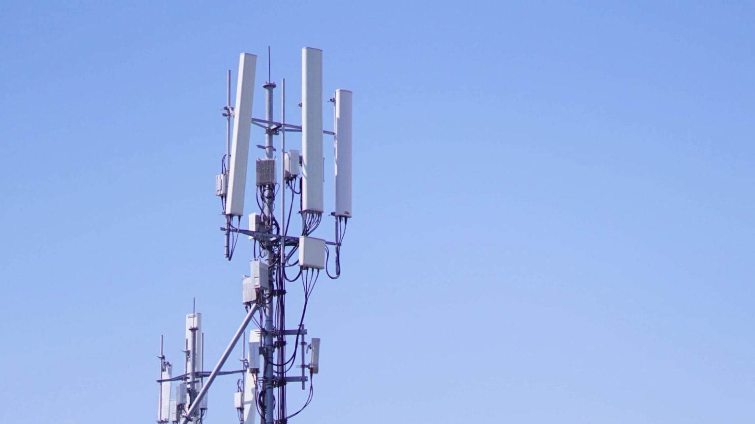 Falla 4G, la connessione è in pericolo su Vodafone, TIM, WindTre e Iliad