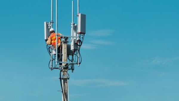 Operatori telefonici, quale è il migliore tra Vodafone, WindTre, TIM e Iliad