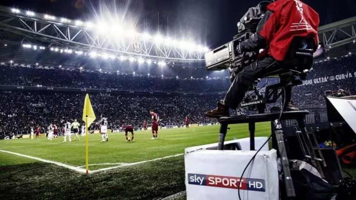 Diritti TV Serie A, Sky vuole battere DAZN per avere il calcio che