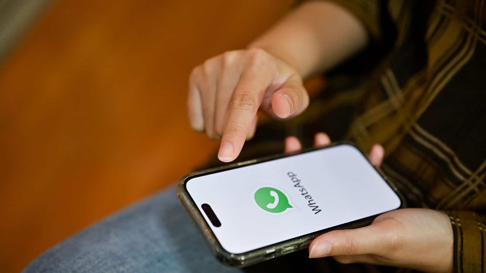 Truffa - dettaglio Ragazzo con Whatsapp