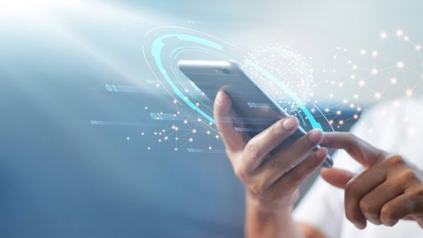 spionaggio-tramite-smartphone-unindagine-svela-nuovi-rischi-per-la-privacy