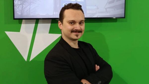 Microchip sottopelle per aprire porte e pagare: l'idea nasce a Brescia