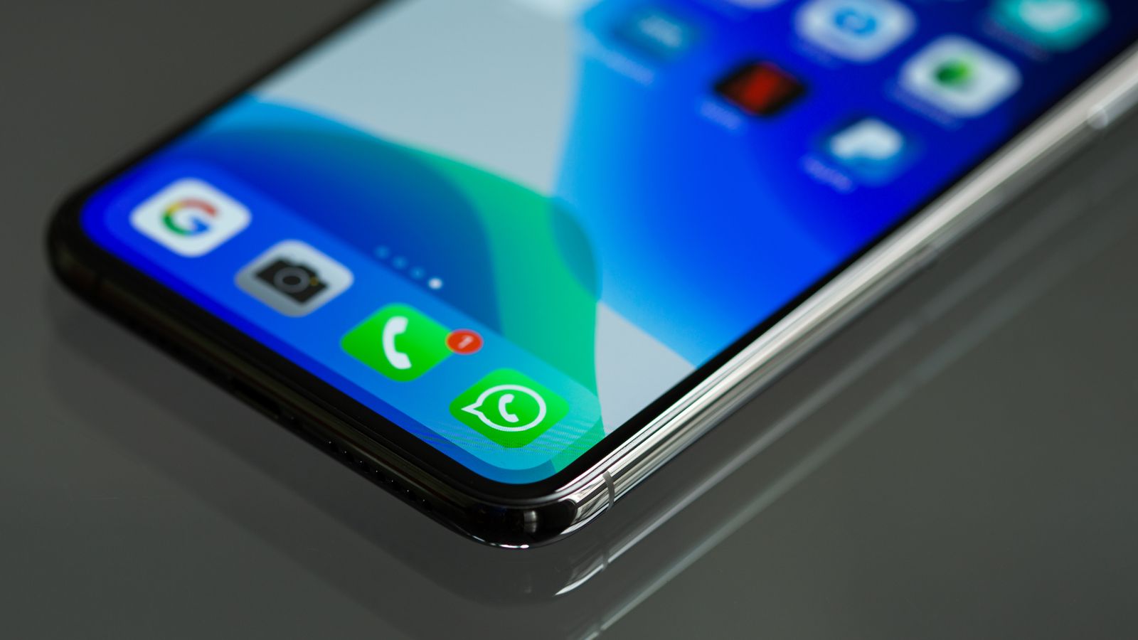 WhatsApp, la guida per inviare messaggi che si autodistruggono