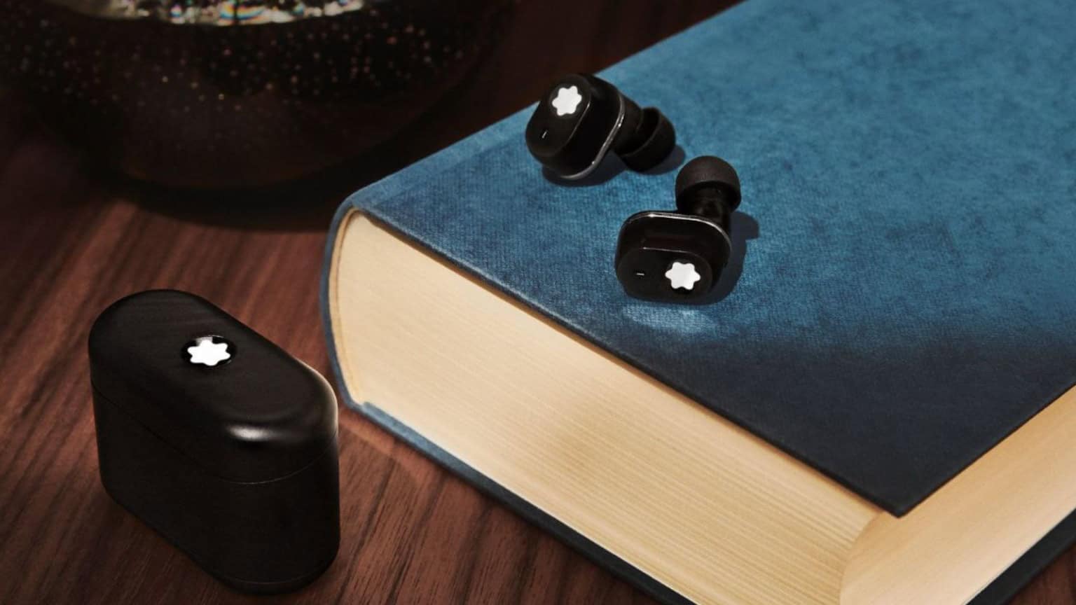 Montblanc MTB 03 ufficiali, i primi auricolari wireless dell'azienda