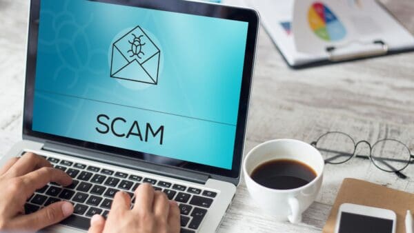 PostePay nel mirino, carte svuotate e utenti disperati