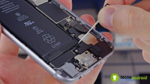 Rimuovere batteria cellulare