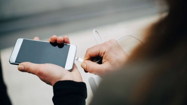 prolunga-la-vita-del-tuo-smartphone-evita-gli-errori-comuni-di-ricarica-durante-la-notte