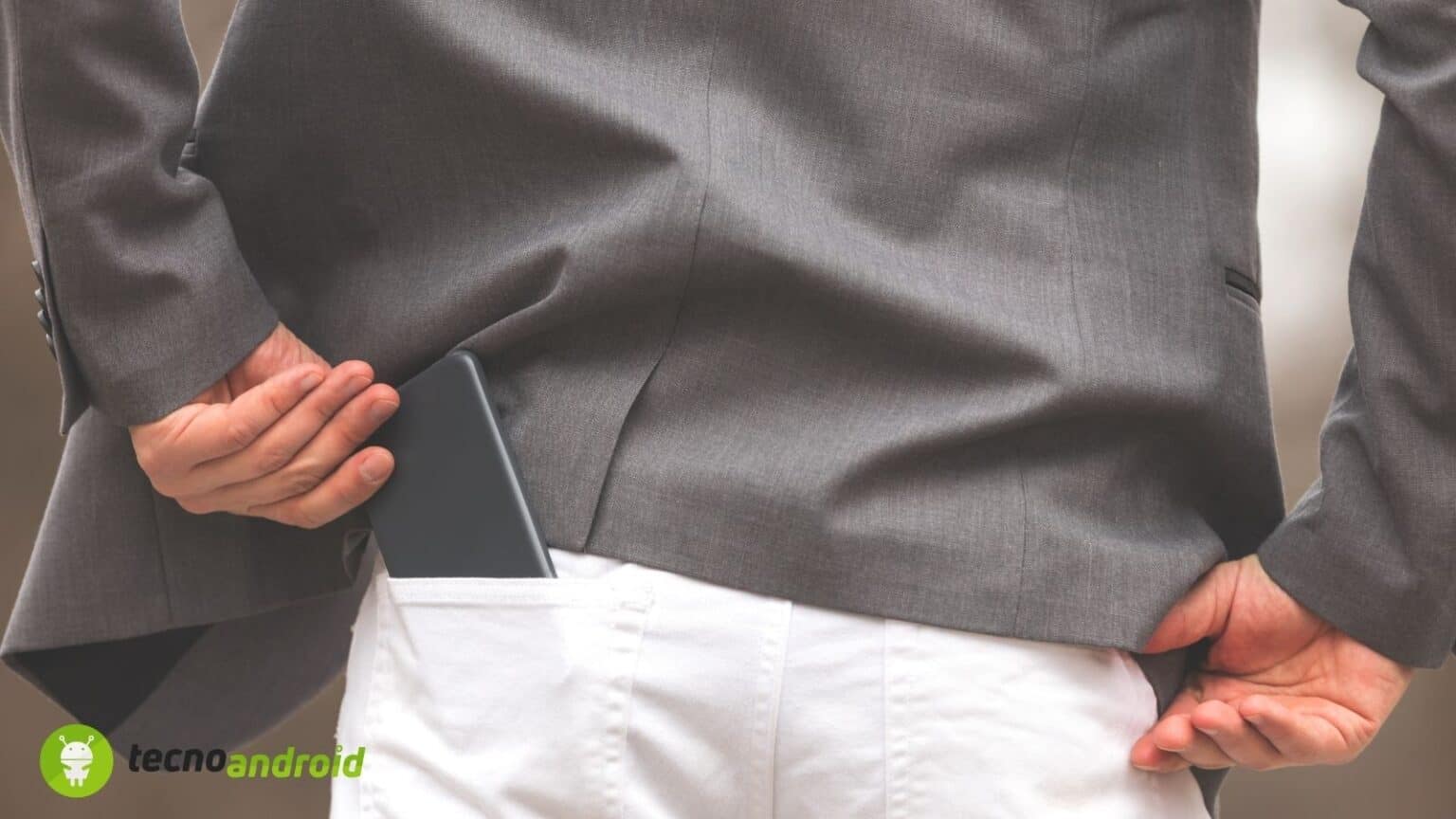 Cellulare nelle tasche