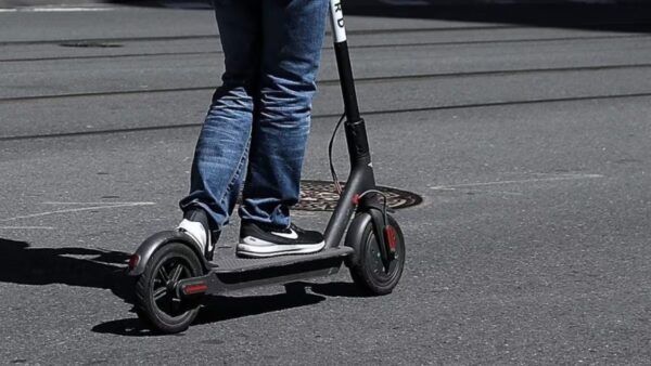 Monopattini elettrici, le regole NUOVE obbligatorie o addio