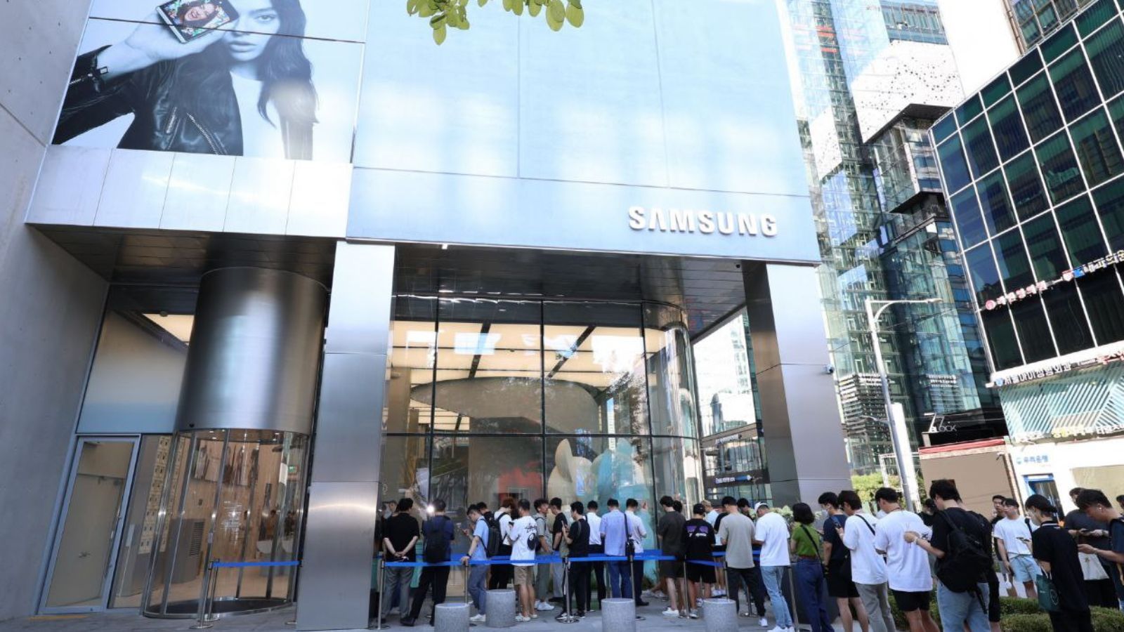 Samsung Galaxy Z Flip5, Z Fold5, Watch6 e Tab S9 ufficialmente disponibili in negozio