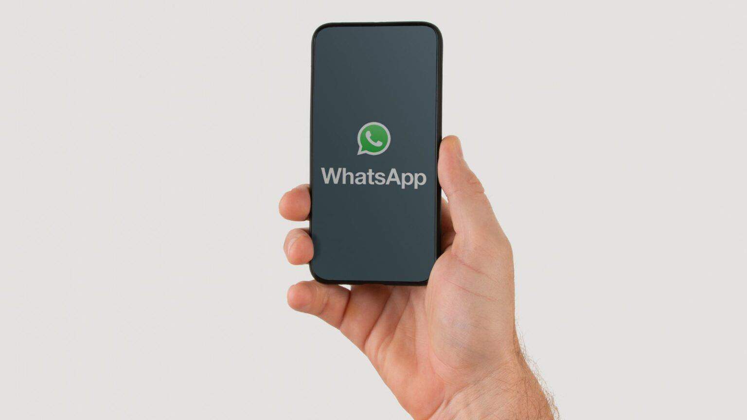 WhatsApp, ecco il trucco per SPIARE gratis le chat