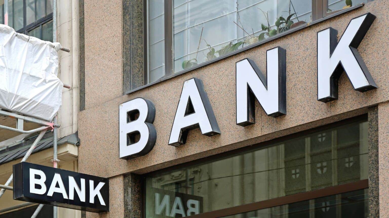 Banche e CONTI CORRENTI svuotati, ecco come vi rubano TUTTO il denaro