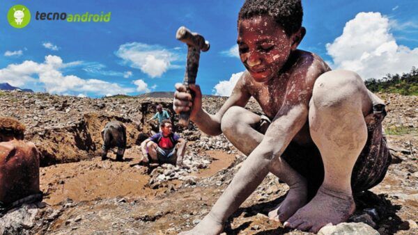 schiavitù per il coltan smartphone