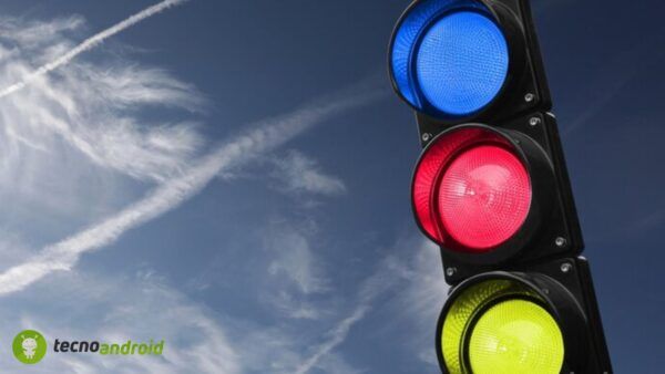 Semaforo blu traffico auto