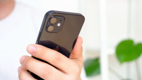 Radiazioni, iPhone 12 RITIRATO dal mercato in FRANCIA