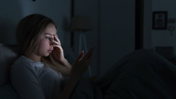 Smartphone, NON CARICATELO di NOTTE, il pericolo è altissimo