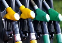 Prezzi benzina e diesel, AUMENTI inarrestabili e utenti DISPERATI