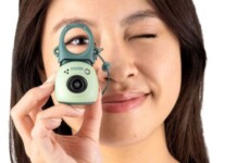 Fujifilm INSTAX Pal, la fotocamera digitale che sta nel palmo di una mano