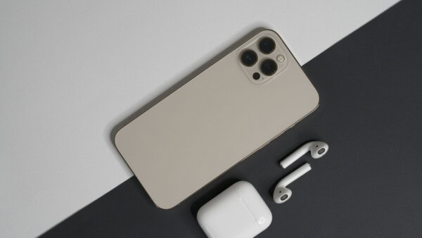 iPhone 15, grazie all'USB-C è possibile collegarlo via ETHERNET