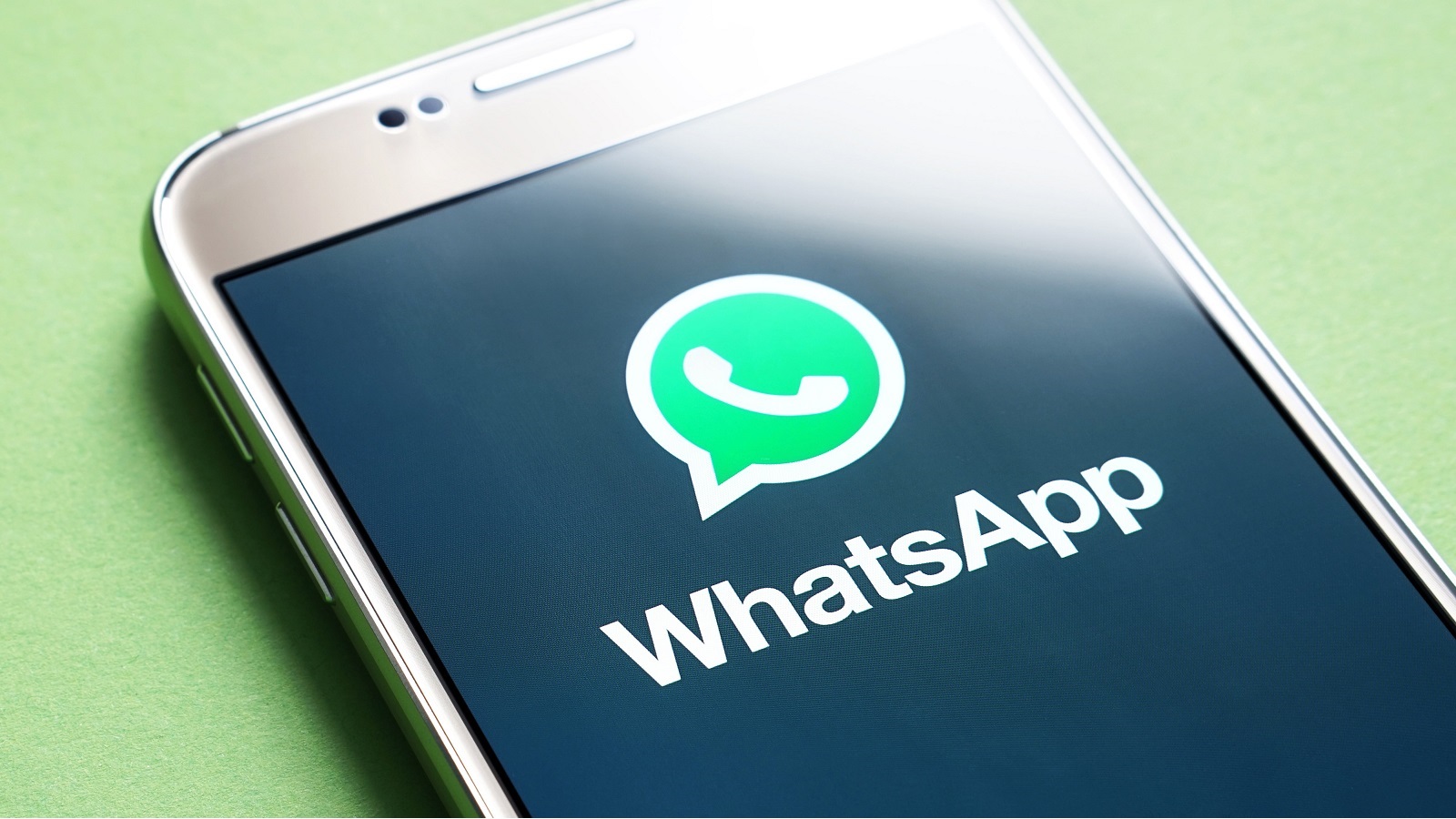 WhatsApp introduce l'Intelligenza artificiale Generativa