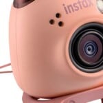 Fujifilm INSTAX Pal, la fotocamera digitale che sta nel palmo di una mano