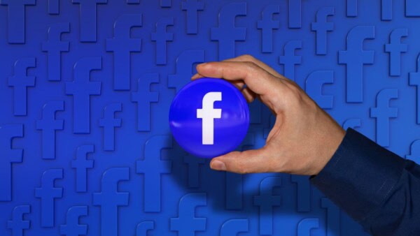 Grande novità per Facebook che diventa a pagamento