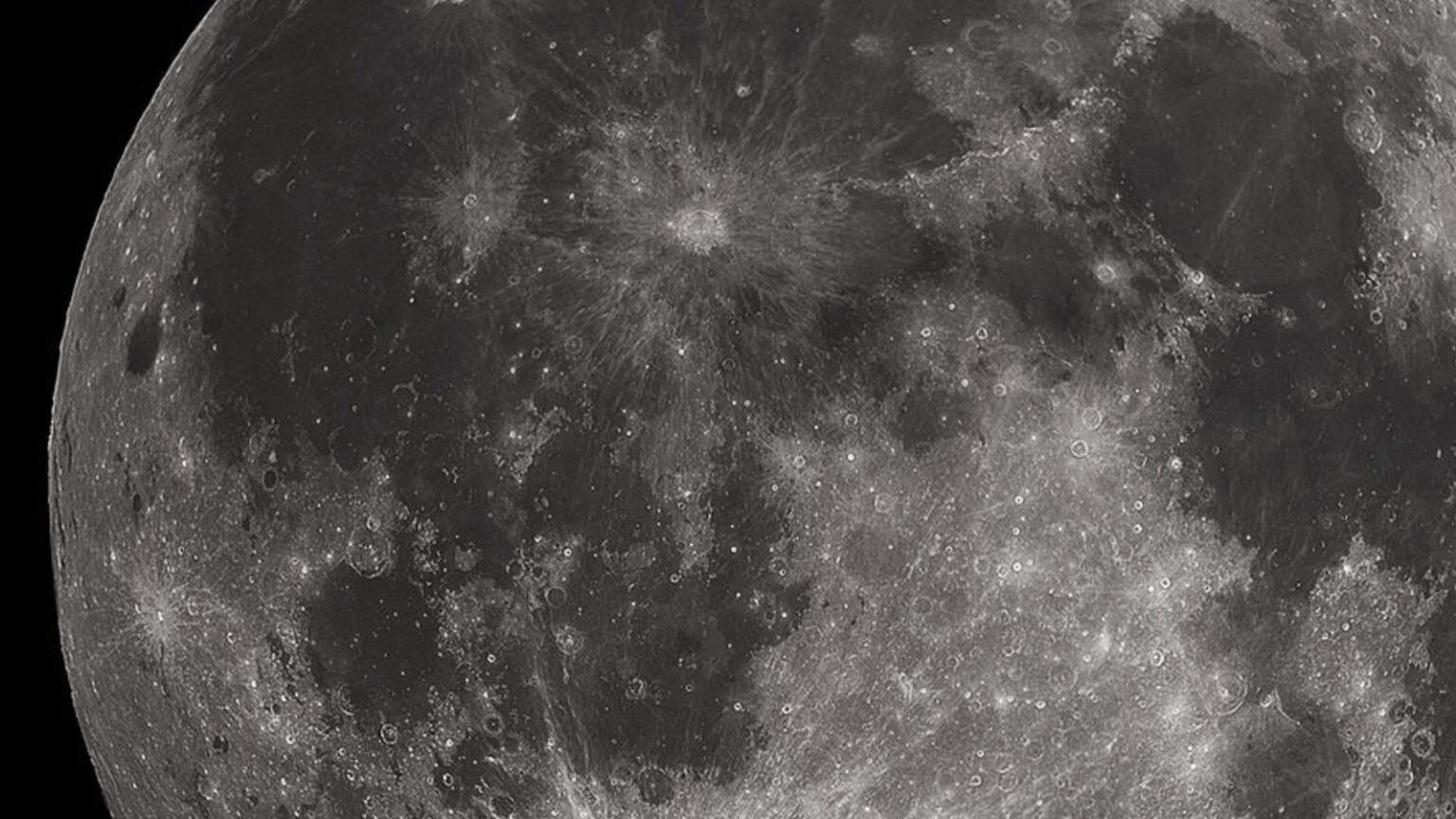 Sta succedendo qualcosa di GRAVISSIMO alla Luna