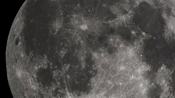 Sta succedendo qualcosa di GRAVISSIMO alla Luna