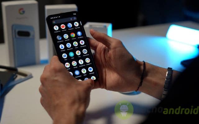 Google Pixel 8 e 8 Pro Google Pixel 8 e 8 Pro