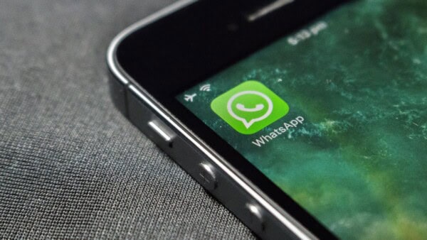 WhatsApp, con questo TRUCCO sarete INVISIBILI