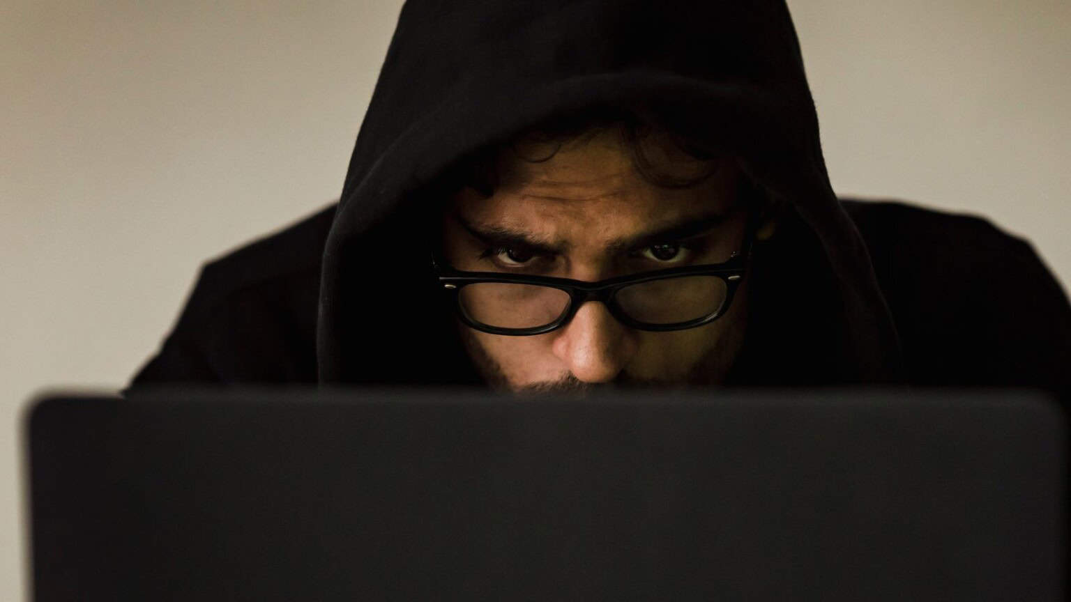 Truffa ASSURDA ruba tutto il denaro dai CONTI CORRENTI, shock tra i correntisti