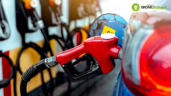 calo prezzi carburanti