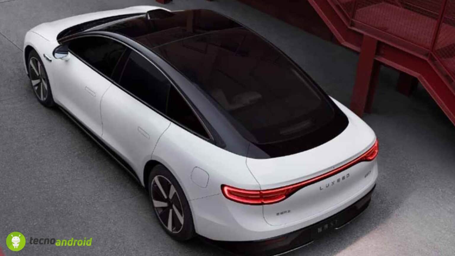 Huawei lancia l'auto elettrica che batte la Tesla