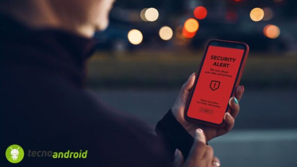 Nuovo ALLARME sicurezza: un italiano su tre spiato dal proprio smartphone
