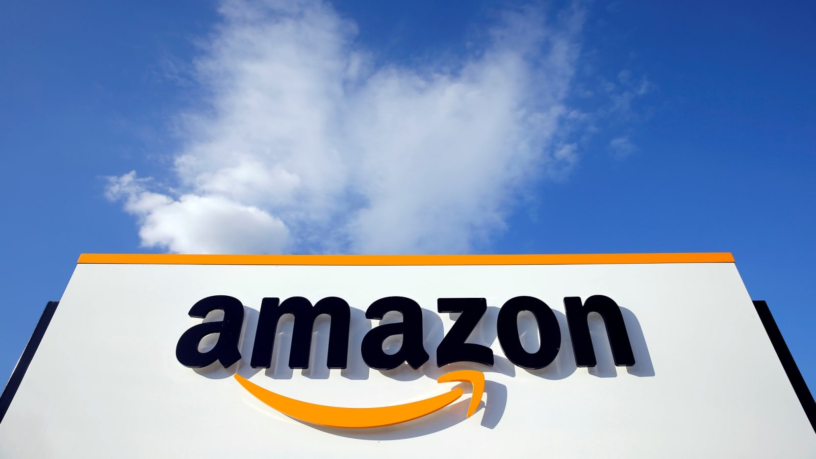 Amazon utilizza l'intelligenza artificiale per scovare le recensioni false