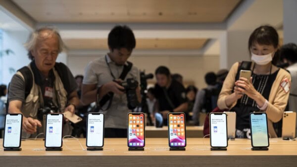 iPhone 14 e 13: schermi in crisi con iOS 16.1