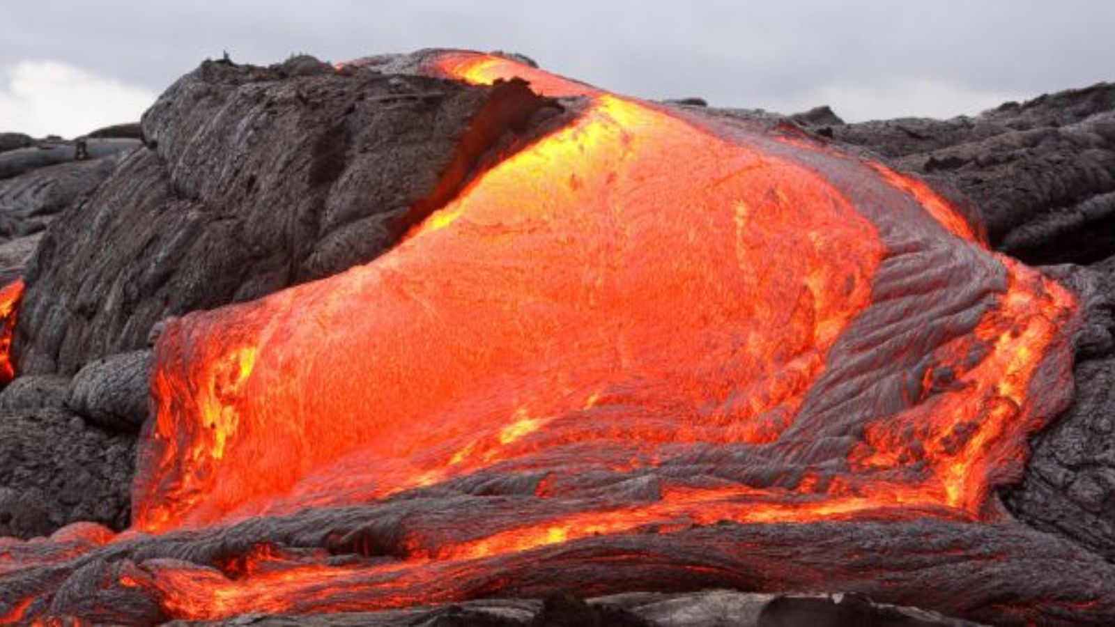 Islanda, un TUNNEL di magma è sotto una città: scatta il pericolo