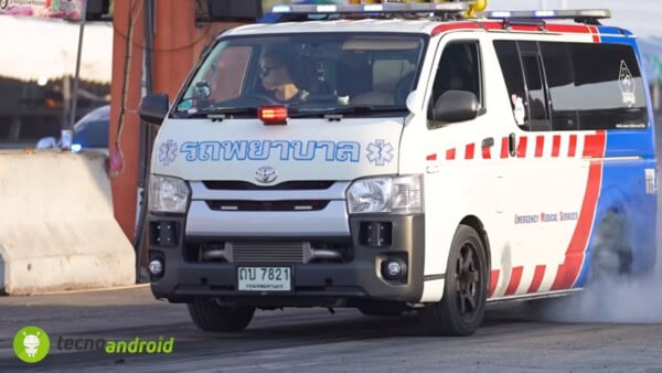 AMBULANZA SFIDA UN CAMION DEI POMPIERI