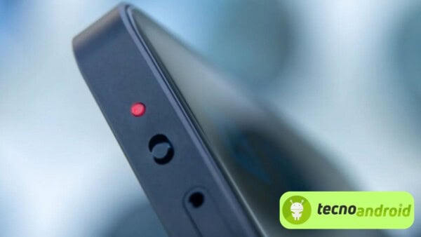 Arriva lo smartphone con l'interruttore che protegge la privacy