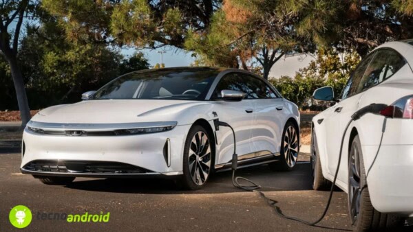 Lucid air auto capace di ricaricare le altre vetture elettriche