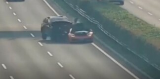 Lamborghini ferma in autostrada travolta da un SUV, il VIDEO