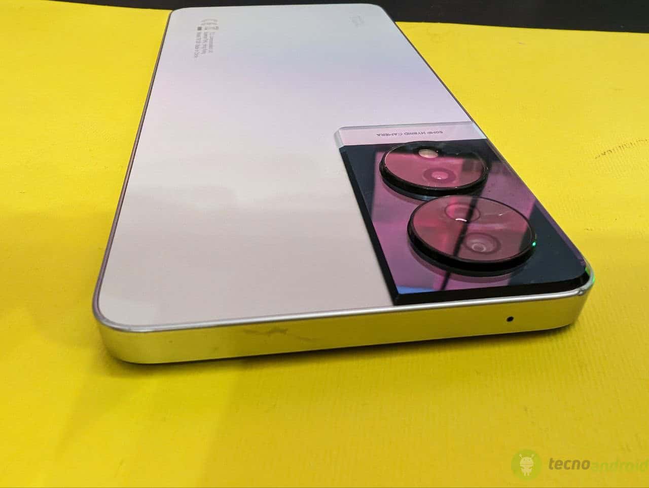 TCL 40 (12)