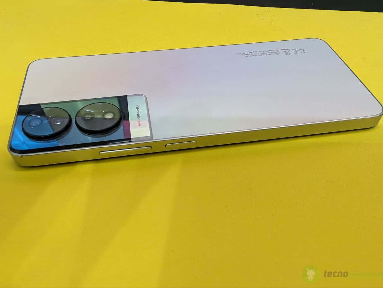 TCL 40 (6)