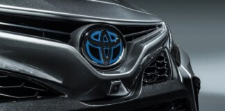 Toyota cambia logo per le sue ibride
